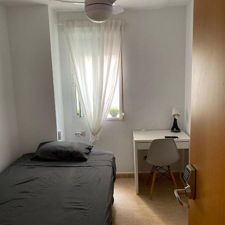 Single Room In My Apartment At The Beach Valencia Exterior foto