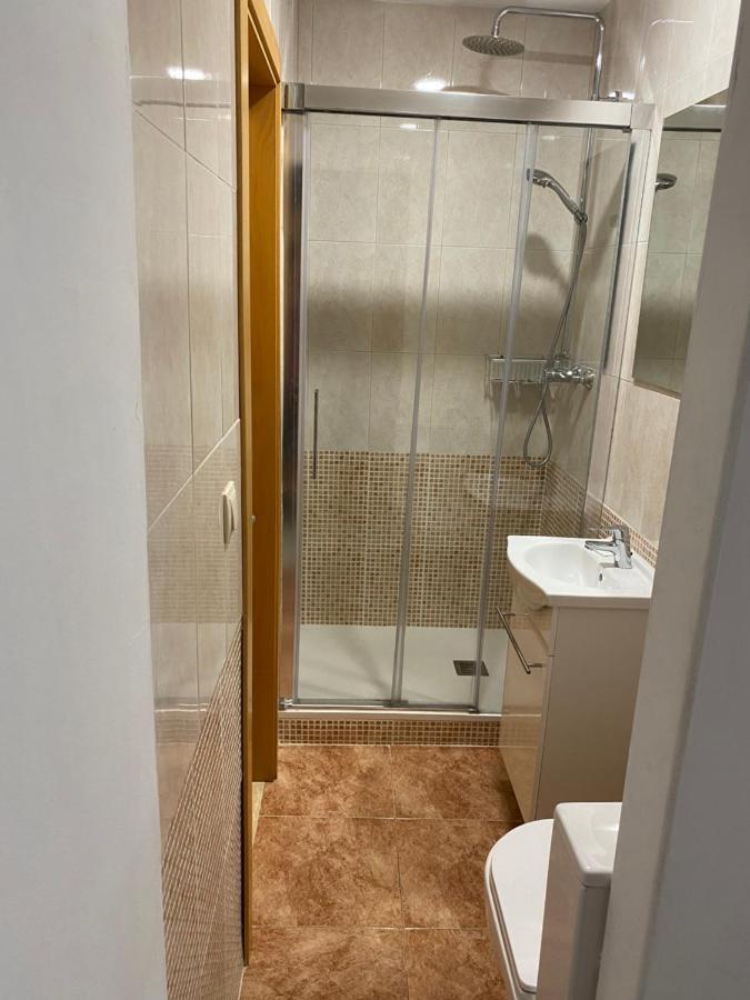 Single Room In My Apartment At The Beach Valencia Exterior foto